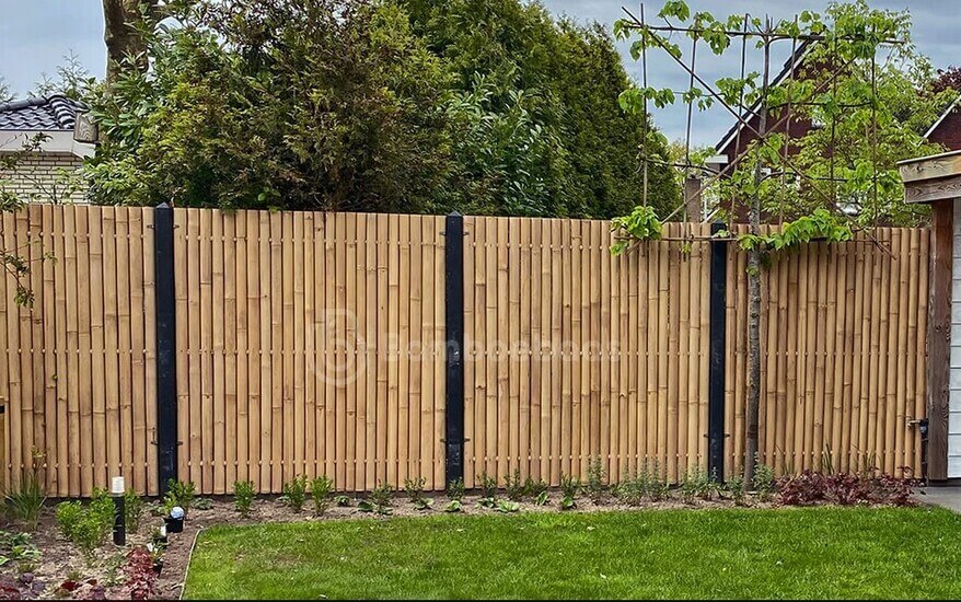 Bamboeschermen als schutting plaatsen en bevestigen